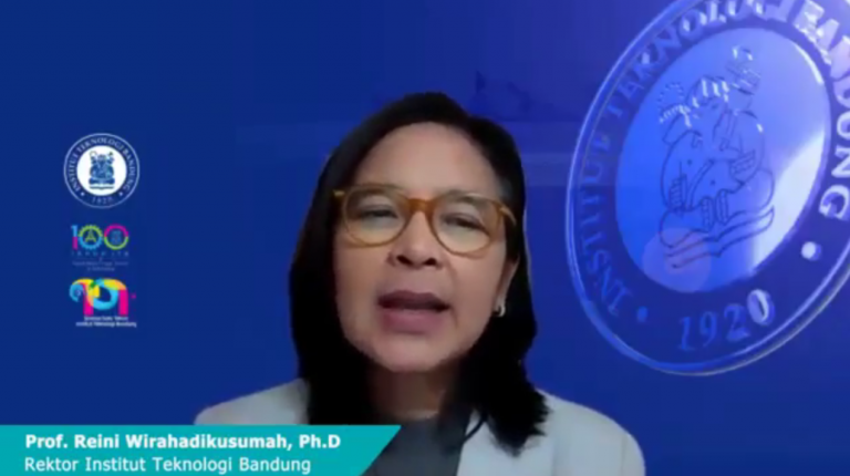 Rektor Mengajak Alumni untuk Bahu Membahu Turut Serta Membantu Pemerintah dalam Mengatasi Masalah Pandemi Covid-19