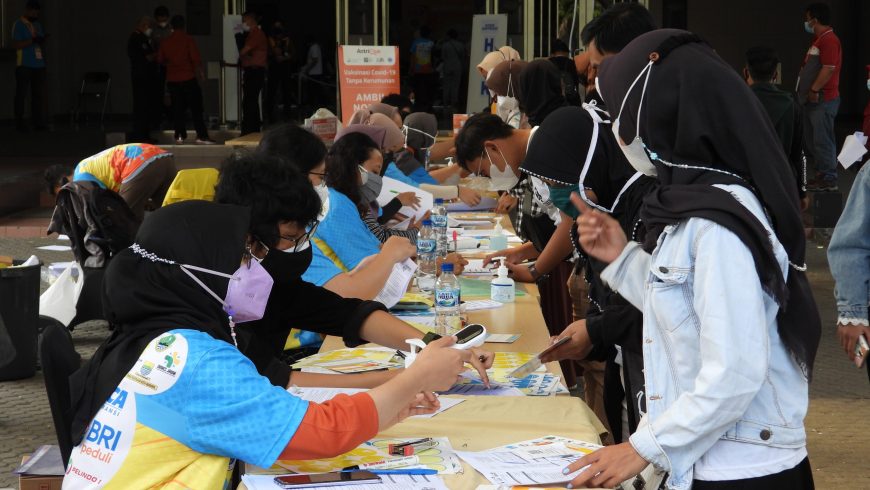Masyarakat Serbu Vaksinasi Ganesha: Perjuangan Bersama Ciptakan Herd Immunity