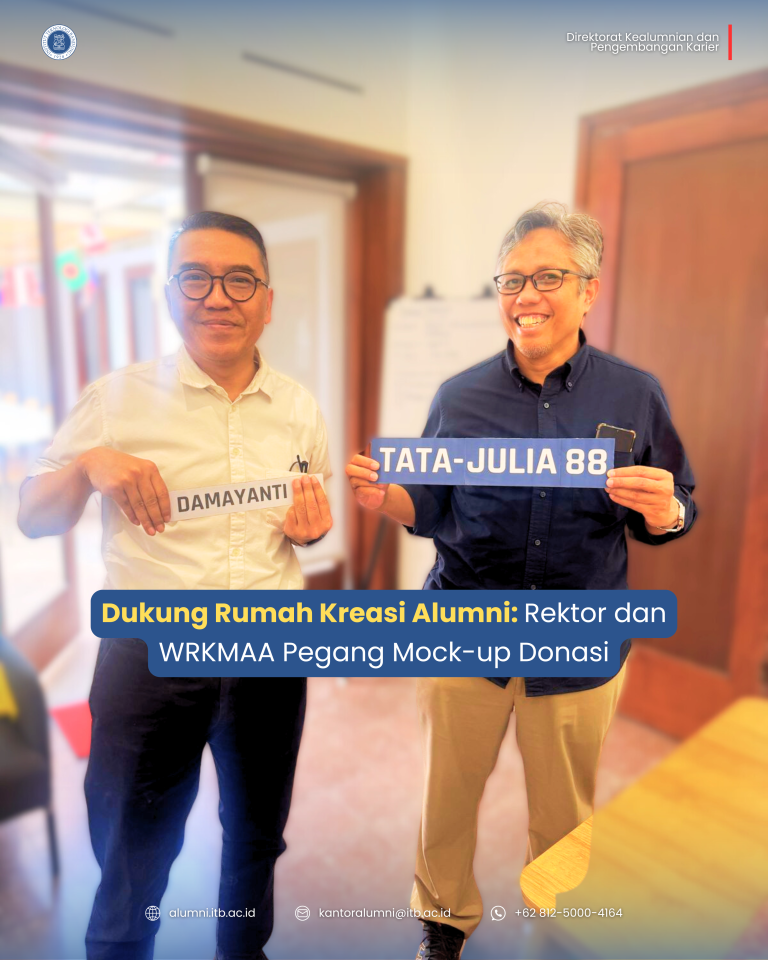 Dukung Rumah Kreasi Alumni: Rektor dan WRKMAA Pegang Mock-up Donasi