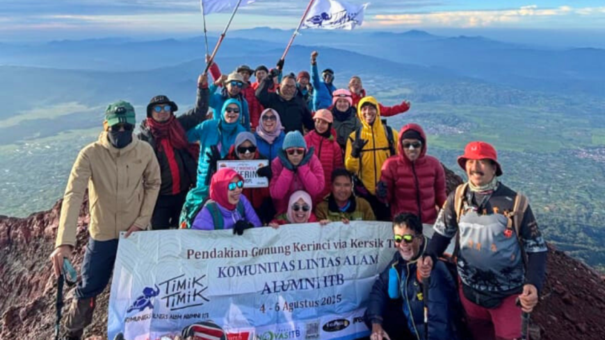 ITB Alumni from Timik-Timik Community Conquer Mount Kerinci
