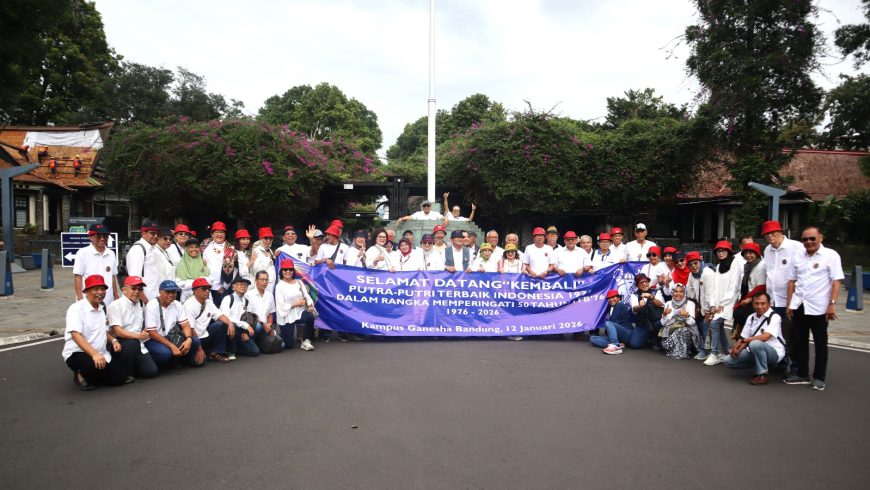 Alumni ITB Angkatan 1976 Gelar Kunjungan dan Sesi Foto Reuni 50 Tahun di Kampus Ganesha