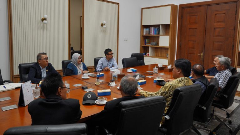 ITB dan Alumni Angkatan 1977 Inisiasi Program Berkelanjutan Menuju Transfer Pengetahuan Lintas Generasi