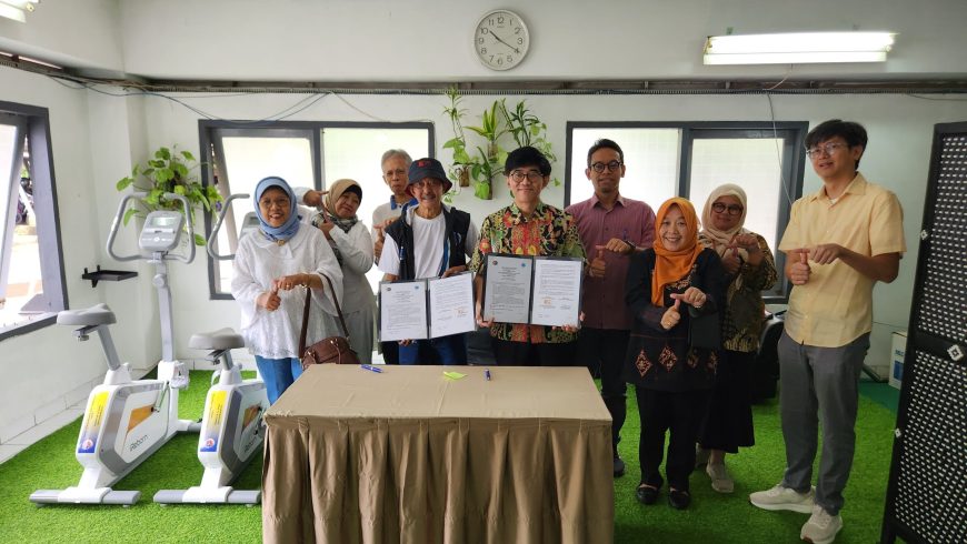 Alumni ITB Angkatan 1976 Serahkan Hibah Sepeda Statik untuk Saraga ITB