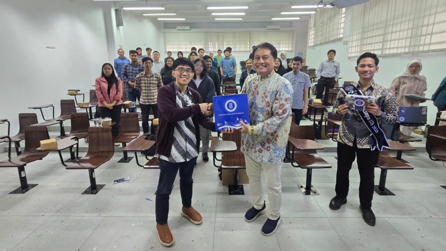 Triharyo Susilo TK 77 Bekali Mahasiswa Hadapi Dunia Kerja dengan Bedah Buku Angkatan