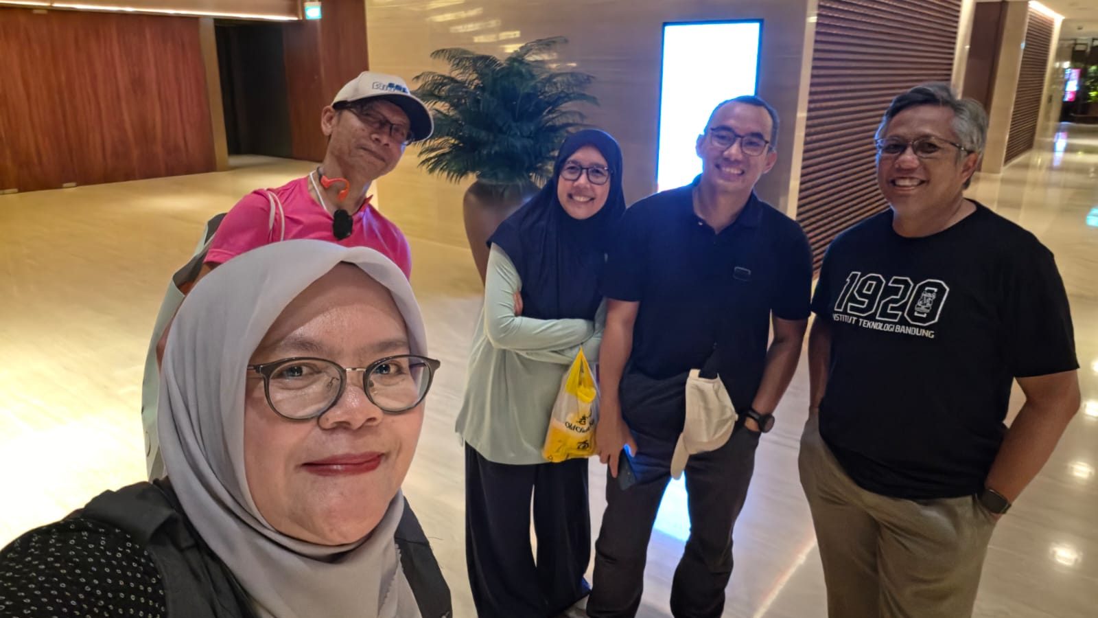 Rektor ITB dan Ditlumnier Temui Diaspora Alumni di Singapura, Perkuat Jejaring Global Alumni