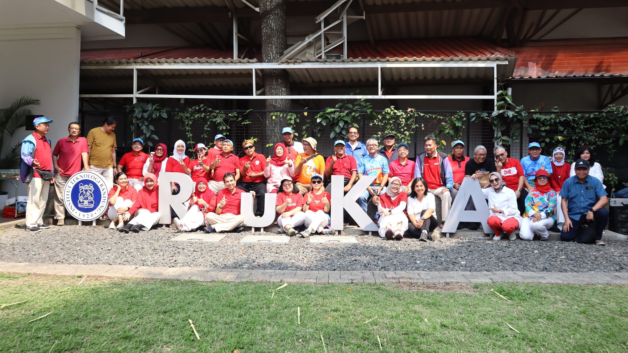 Reuni Alumni ITB Angkatan 1983 Kunjungi Museum ITB dan gelar kebersamaan di RuKA