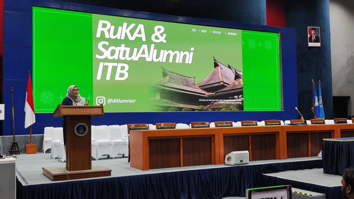 Direktorat Kealumnian dan Pengembangan Karier Sosialisasikan Layanan Alumni pada Gladi Bersih Wisuda Ketiga ITB 2026