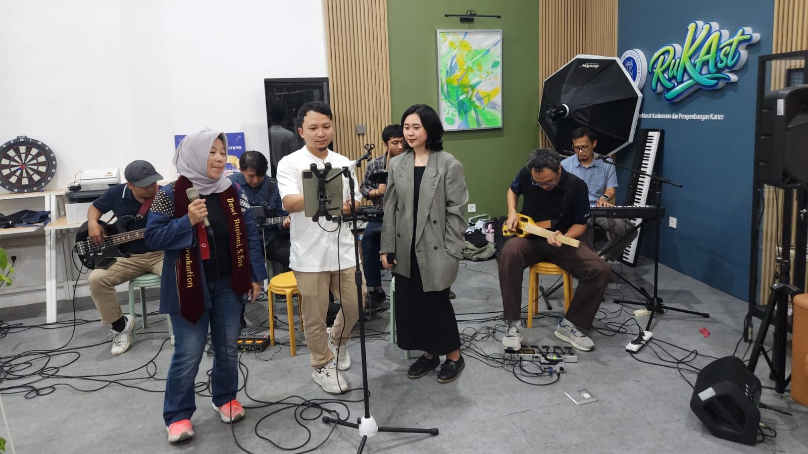 Alumni Bernada Meriahkan Kebersamaan Keluarga Besar ITB sekaligus Lepas Purna Bakti Ibu Dewi Rupiani