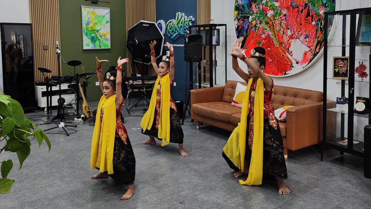 Penari Cilik Binaan Alumni Tampil Memukau di RuKA ITB
