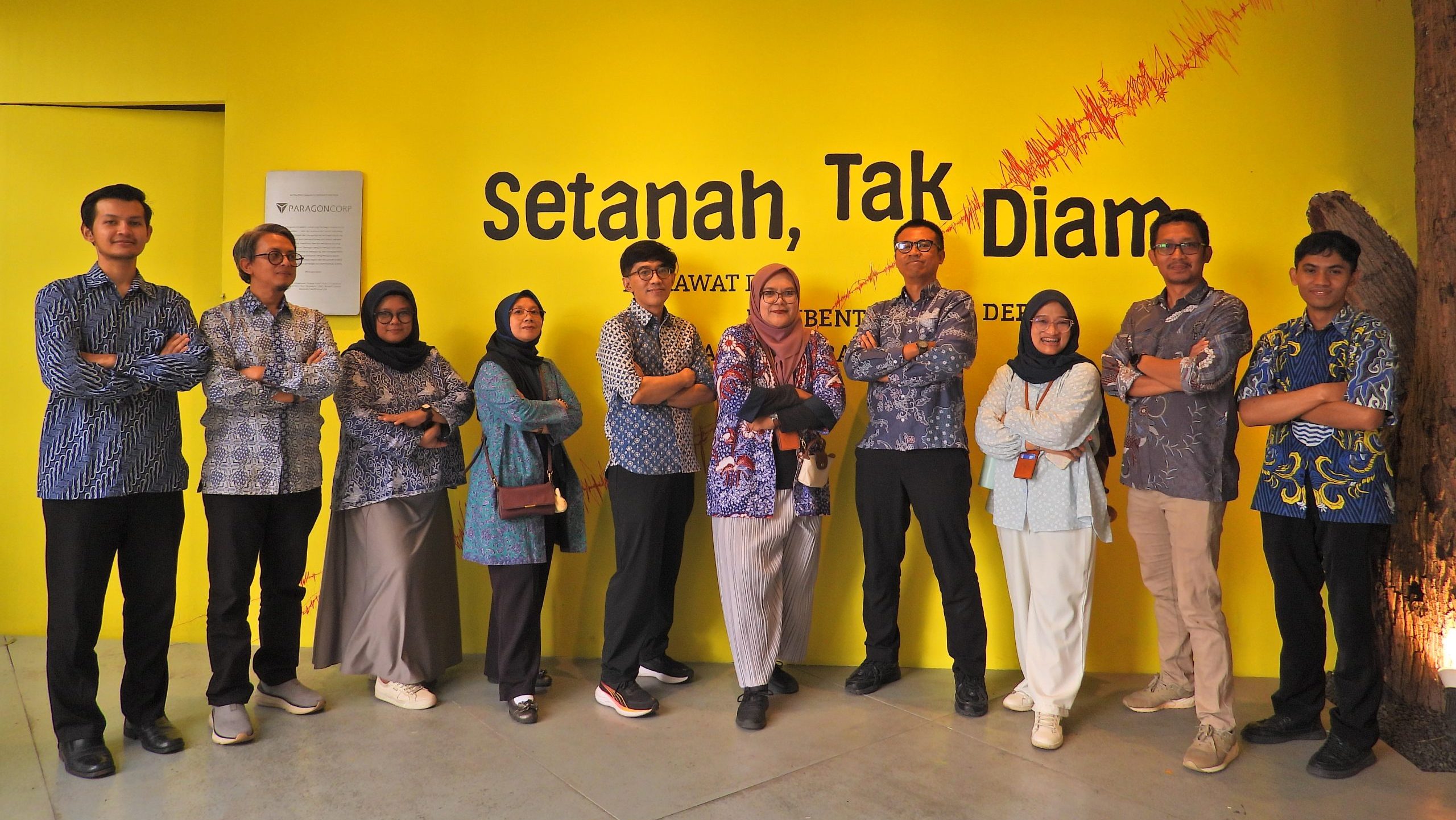 Direktorat Kealumnian dan Pengembangan Karier ITB Kunjungi Pameran “Setanah, Tak Diam” di Selasar Sunaryo Art Space