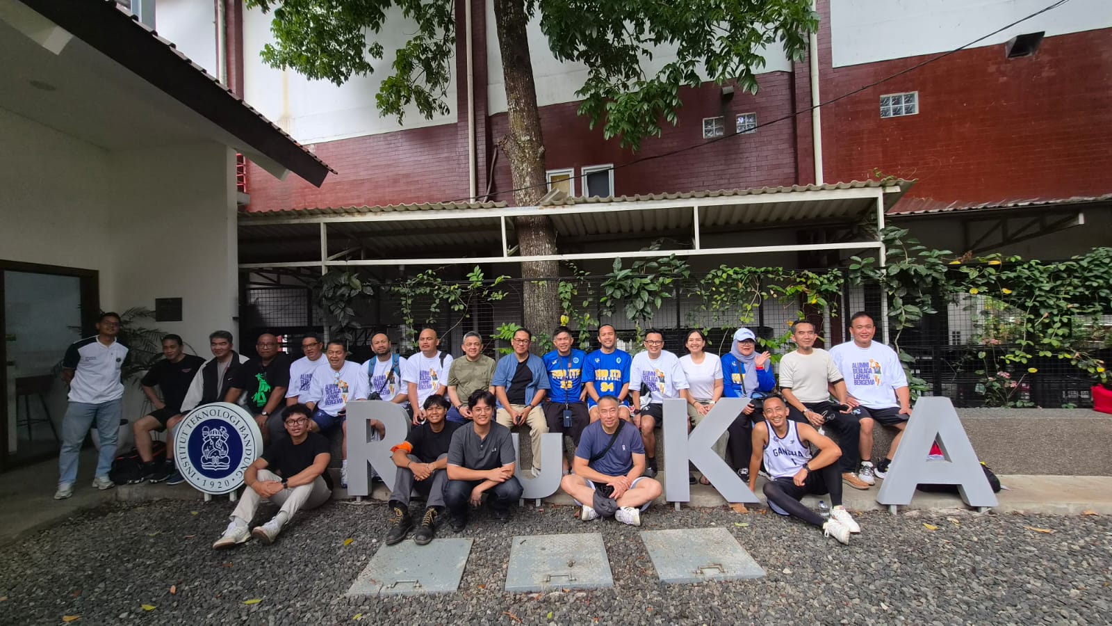 Alumni Unit Basket Ganesha Berkumpul di RuKA ITB, Dukung Presentasi Mahasiswa UBG