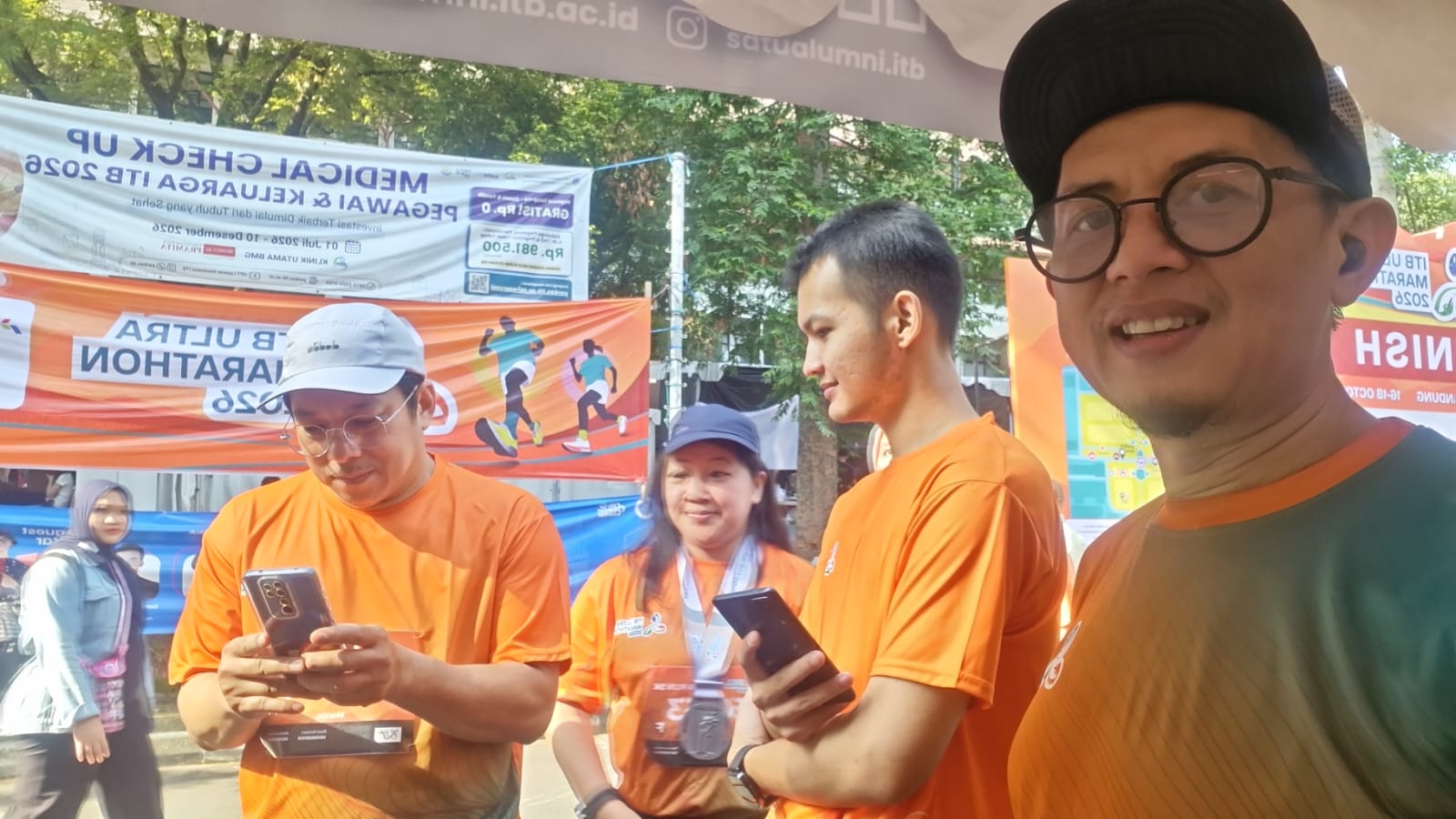 Booth Ditlumnier ITB Hadir di ITB Ultra Marathon 2026, Perkenalkan Layanan Kealumnian dan Platform Satu Alumni